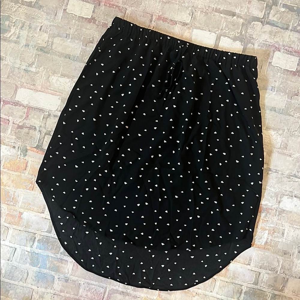 SHEIN Black High Low Skirt with Heart Pattern